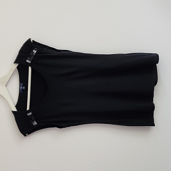 Gap black tee with beading size XS - Picture 2 of 11